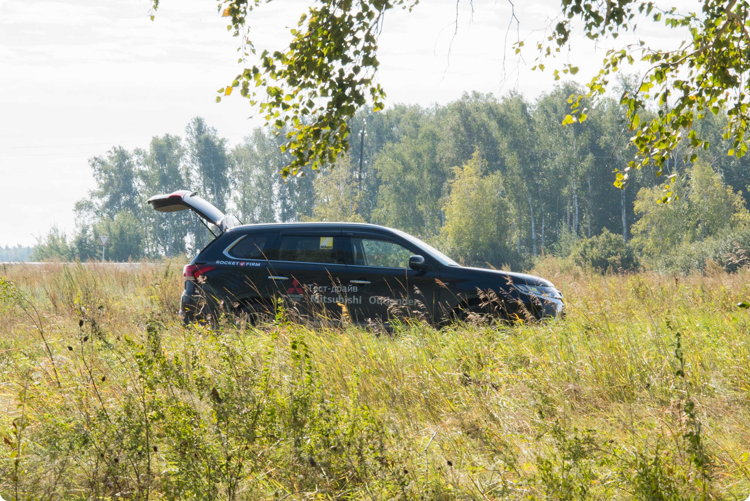 Mitsubishi Outlander Soltústik-Qazaqstan oblysyndaǵy orman ishinde